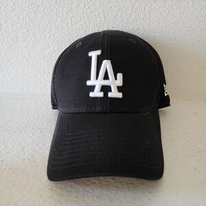 Gently Used Black LA Dodgers Baseball Hat - Size L-XXL